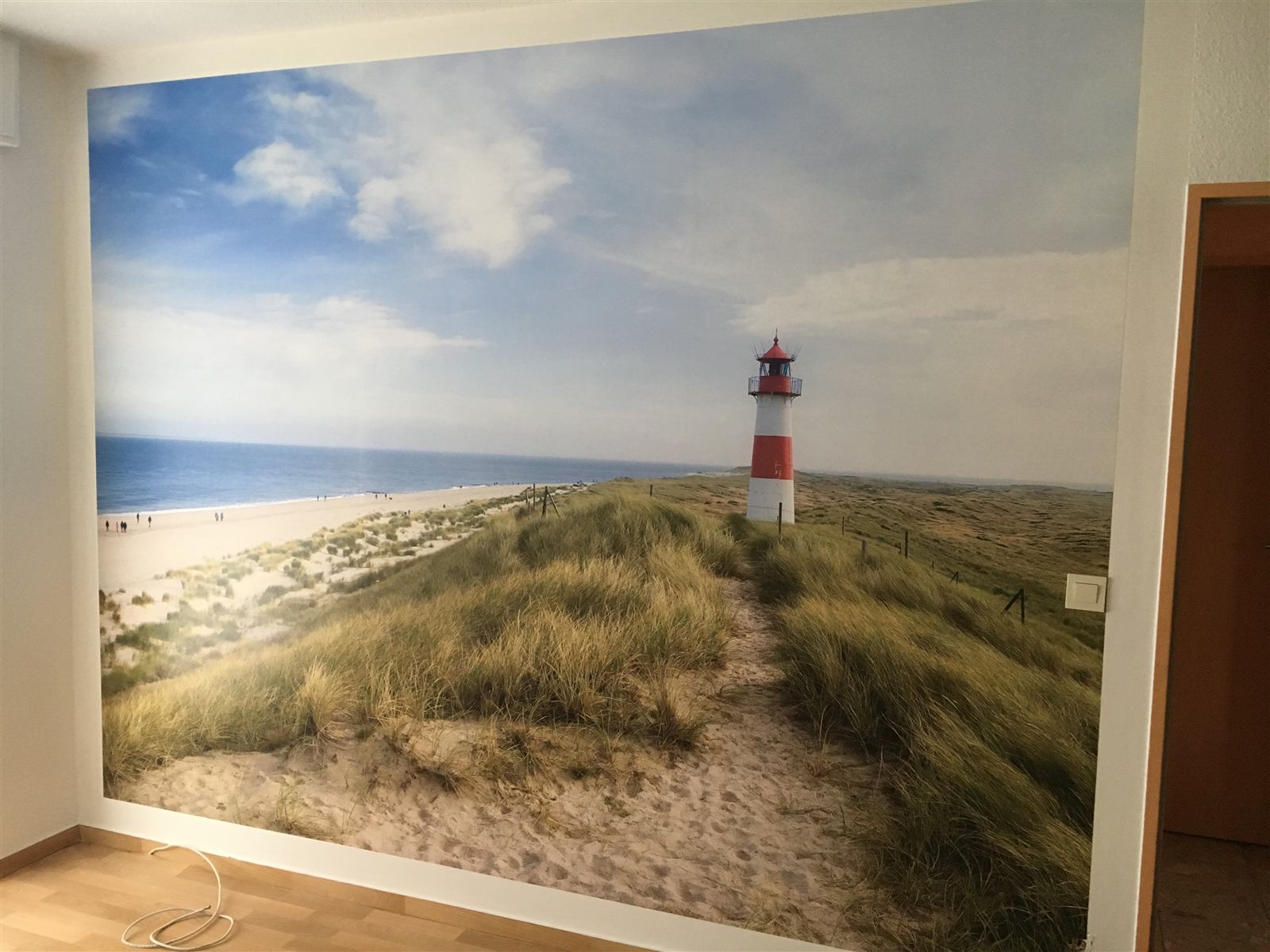 Fototapete mit Leuchtturm und Dünenlandschaft im Wohnraum